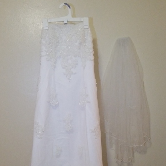 David's Bridal Wedding dress - Picture 2 of 7